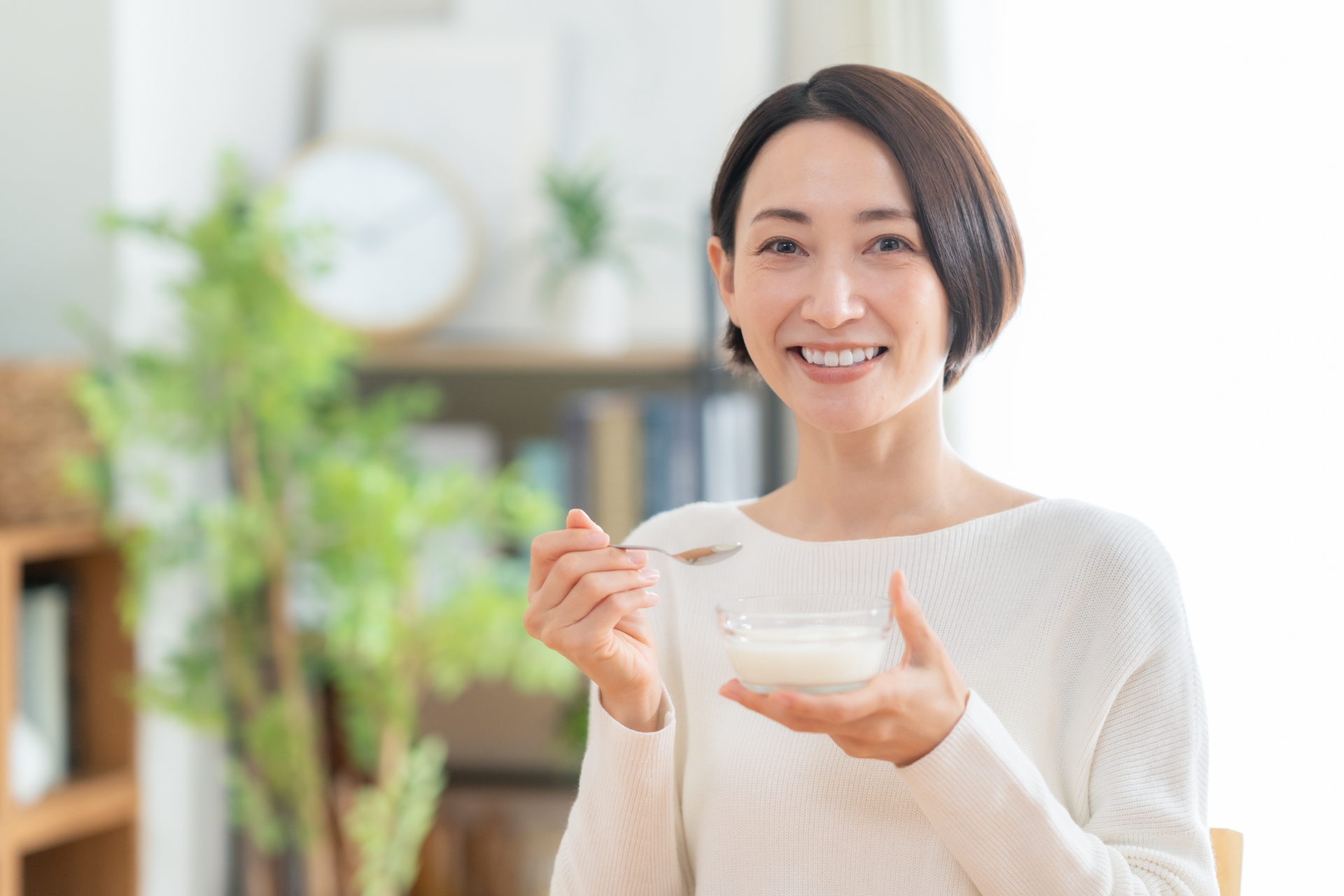 腸内フローラのバランスと乳酸菌の働きをイメージした腸活シーン