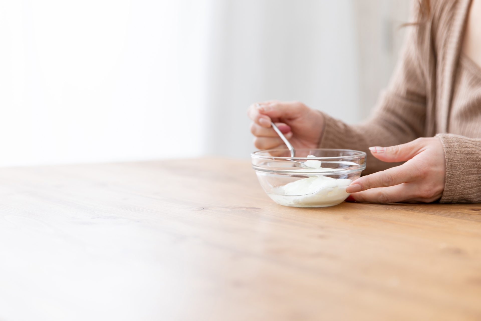 体温を上げる入浴や腸活食品を取り入れた日常ケアのシーン