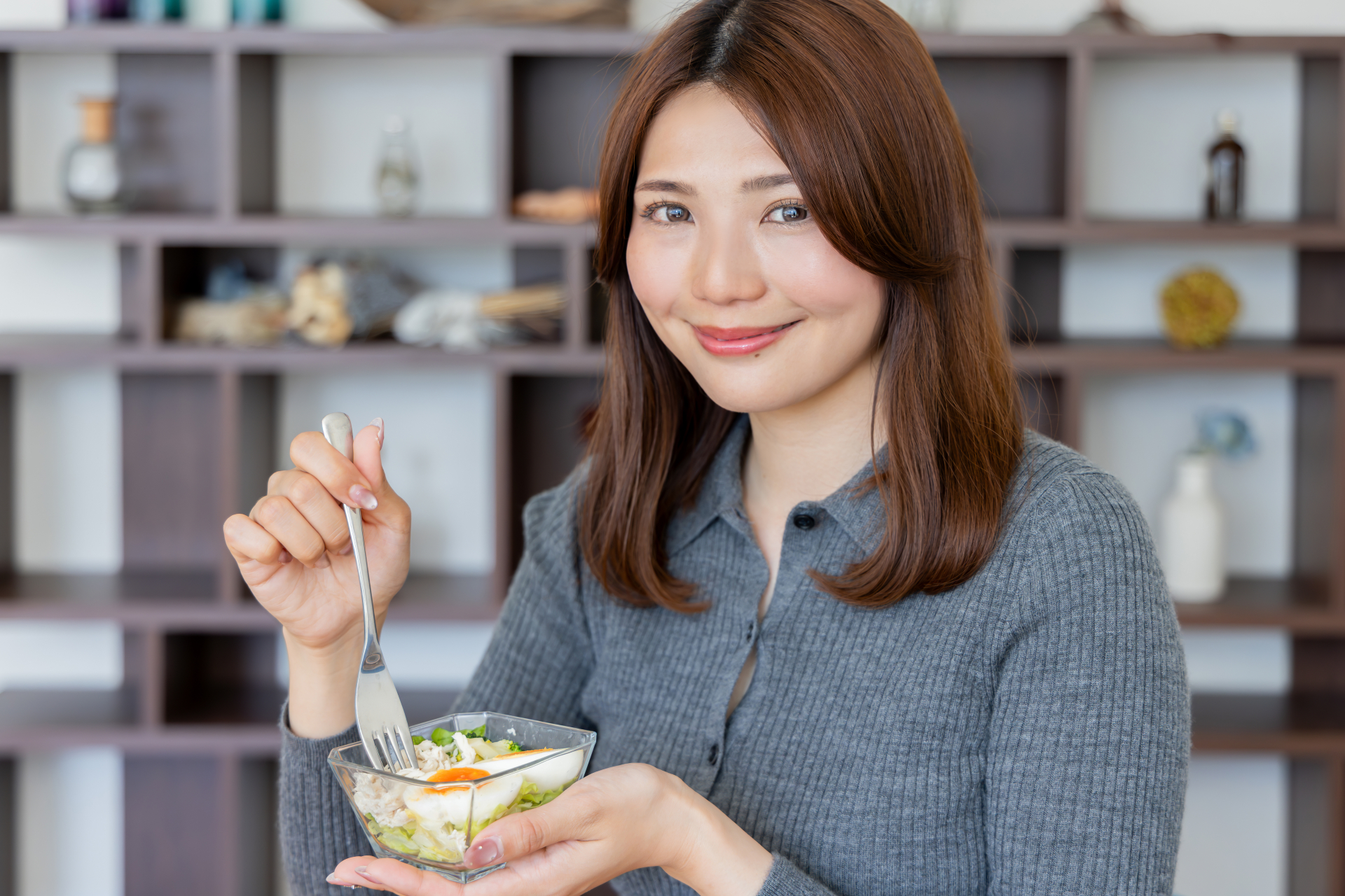 食事・運動・サプリを組み合わせる健康的な生活イメージ