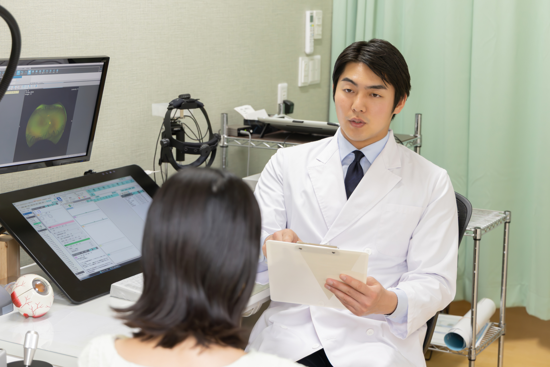 市販薬の限界を知り薬剤師や医師に受診を検討するイメージ