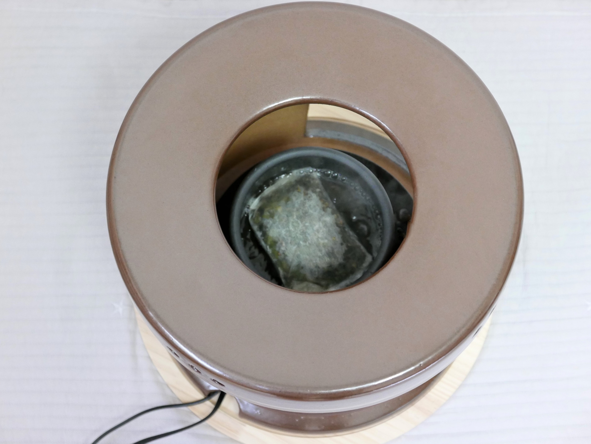 自宅でよもぎ蒸しの道具を準備するイメージ