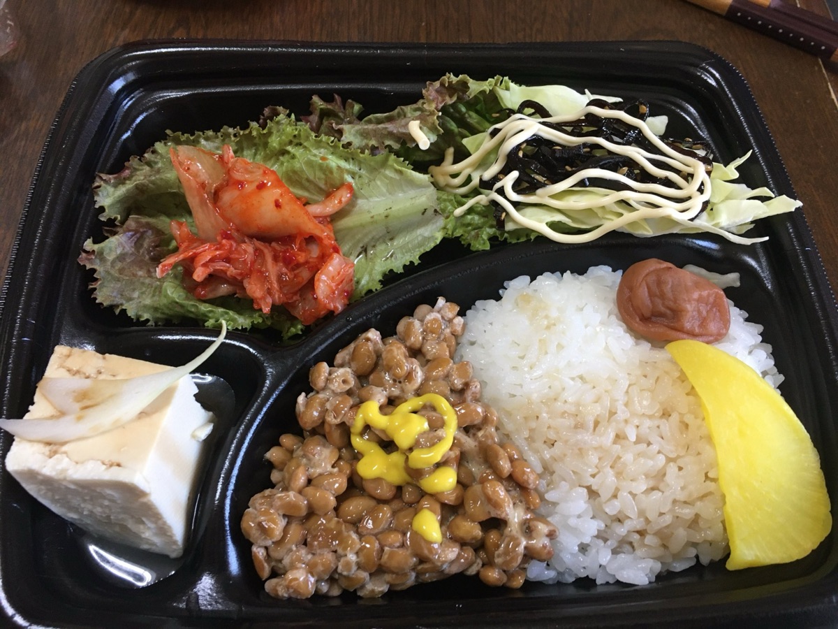 千切りキャベツと納豆を合わせた小鉢｜納豆キャベツの組み合わせのイメージ