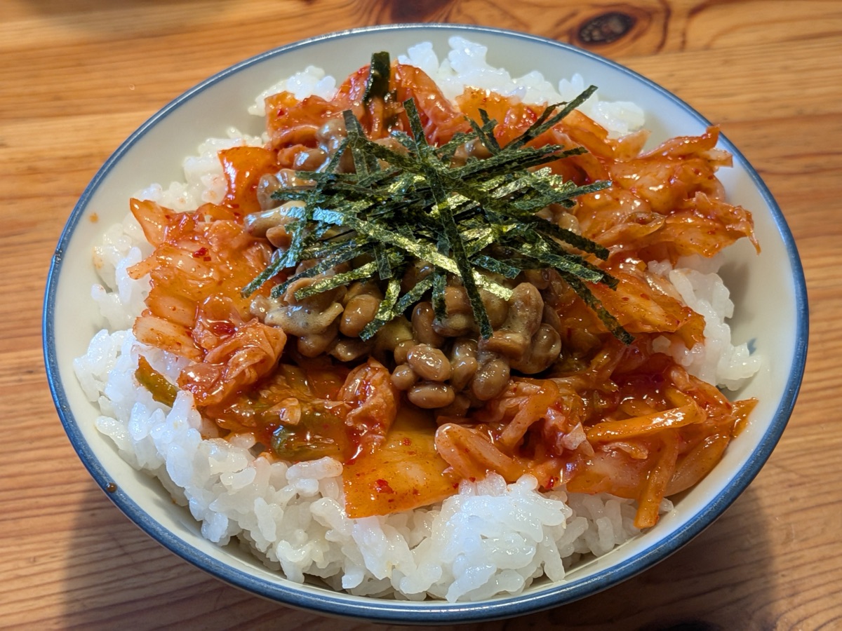 納豆とキムチをのせたごはん｜納豆キムチの全体像のイメージ
