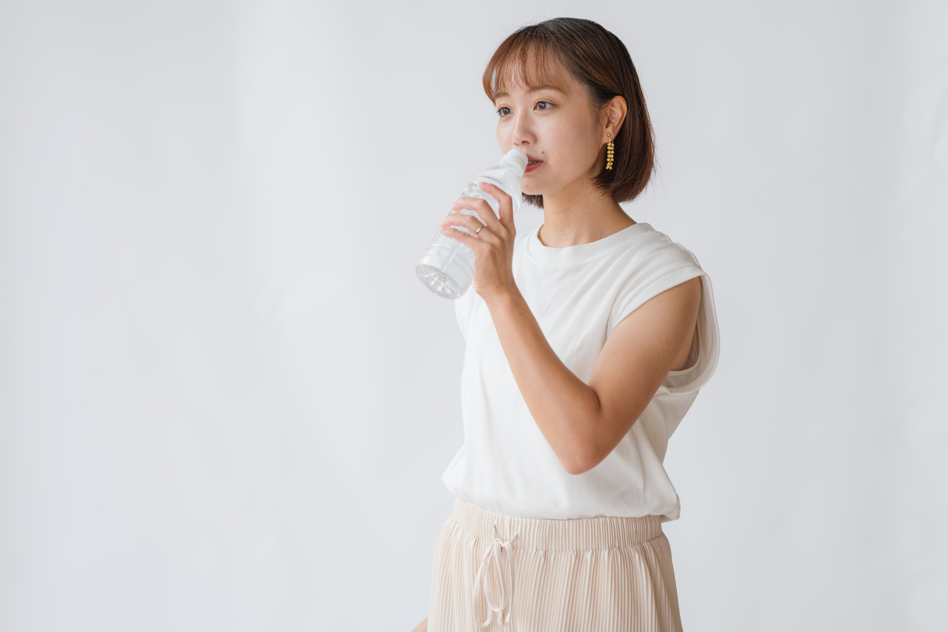 体重計や水分をイメージさせる情景