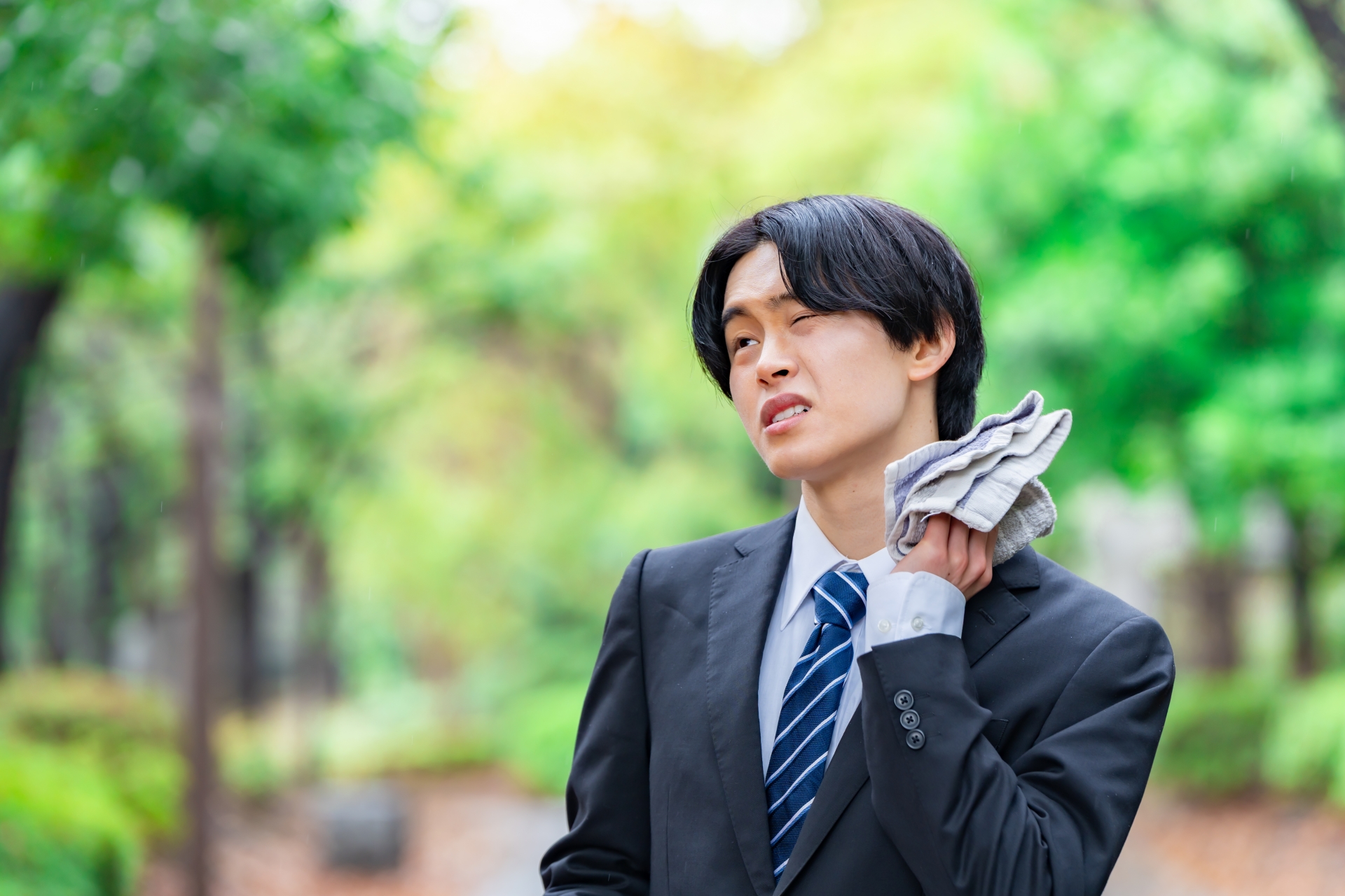 体が温まりすっきりする男性のイメージ