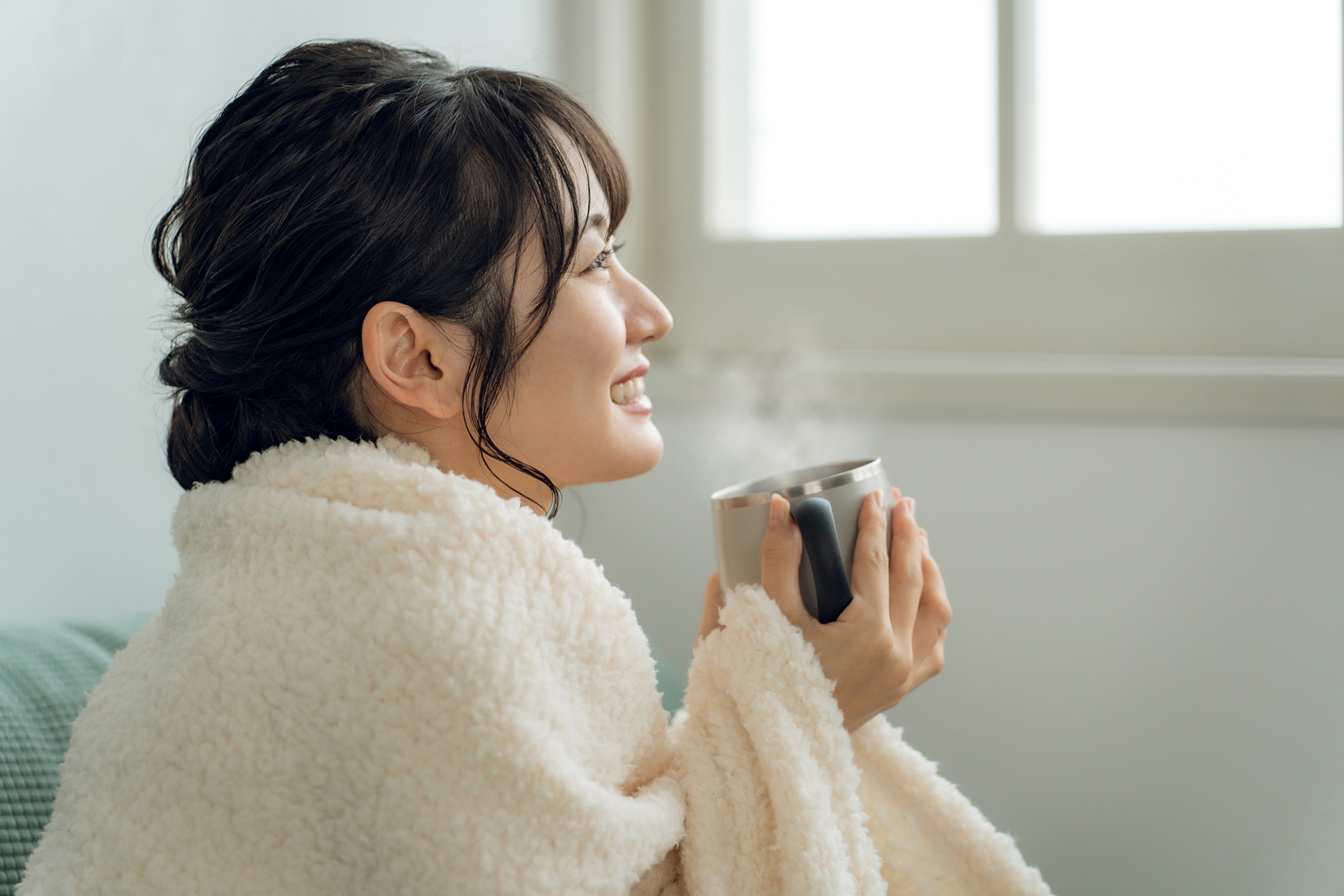 体が温まりリラックスする女性のイメージ
