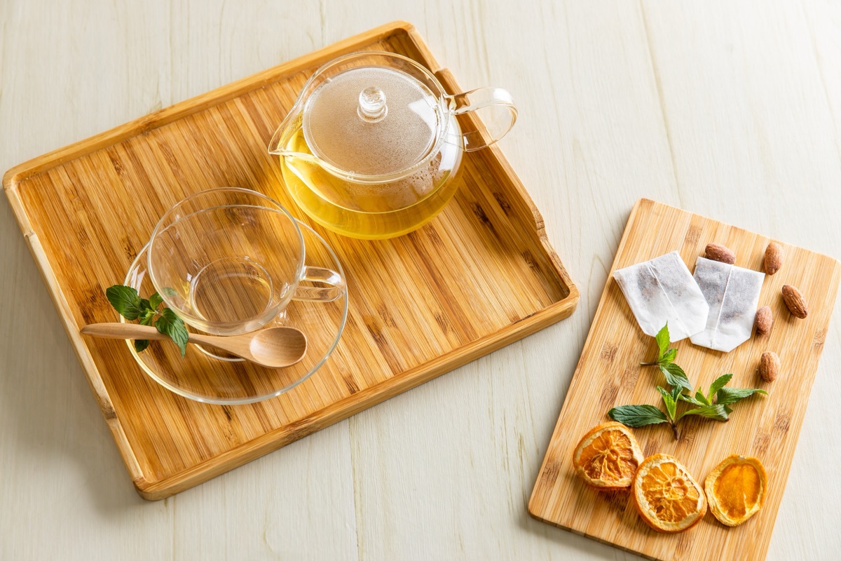 紅茶の茶葉と砂糖などコンブチャ作りの材料｜基本の作り方のイメージ
