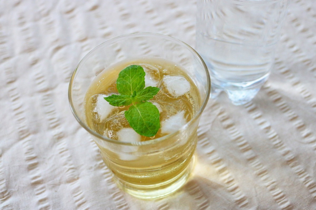 炭酸で割ったリンゴ酢ドリンク|飲みやすいアレンジのイメージ