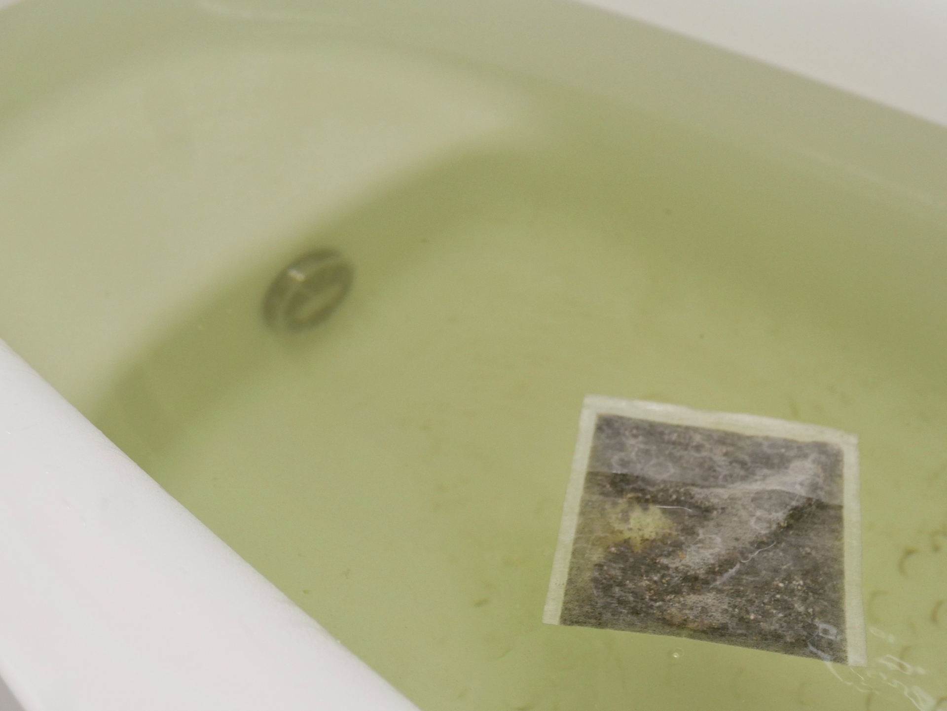 湯船やハーブのお風呂のイメージ