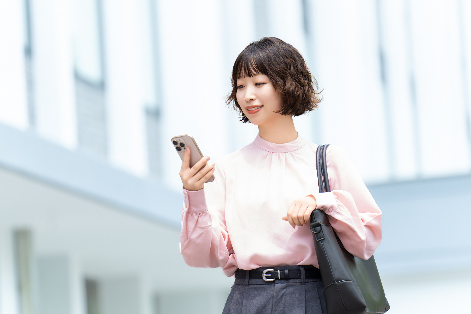 スマホで予約・地図を確認するイメージ