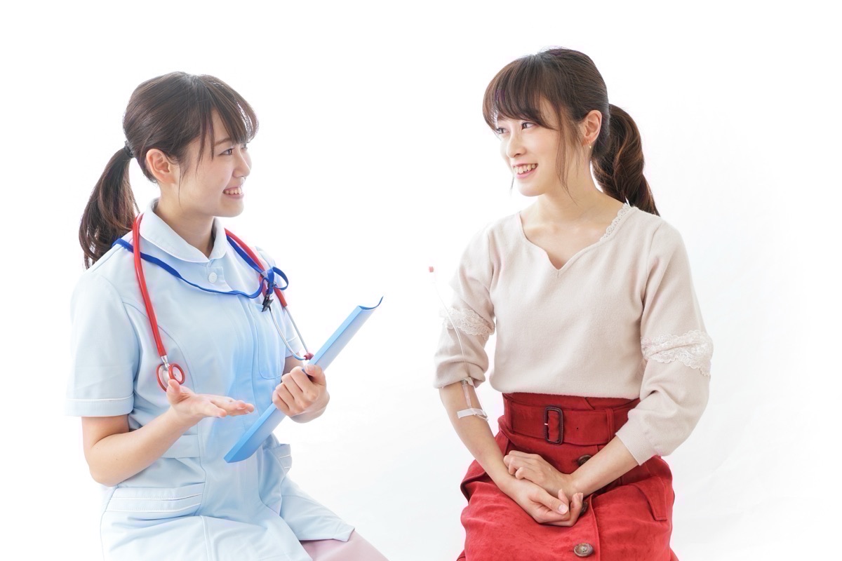 医師に相談する女性のイメージ