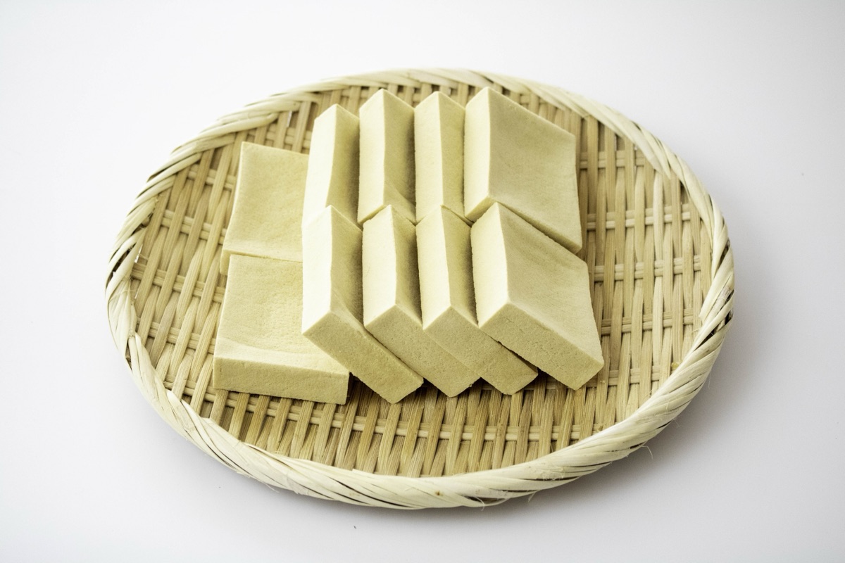 乾燥した高野豆腐｜凍り豆腐のイメージ