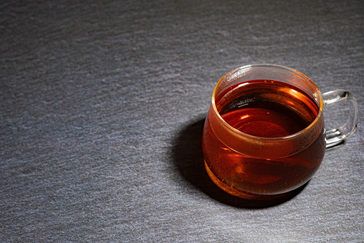 ルイボスティーのカップ｜赤いお茶のイメージ