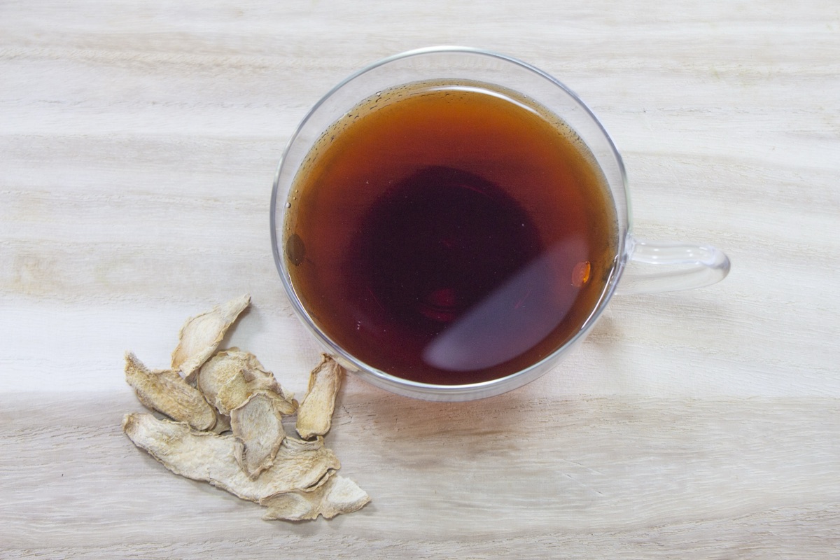 生姜紅茶のカップ|温かい飲み物のイメージ
