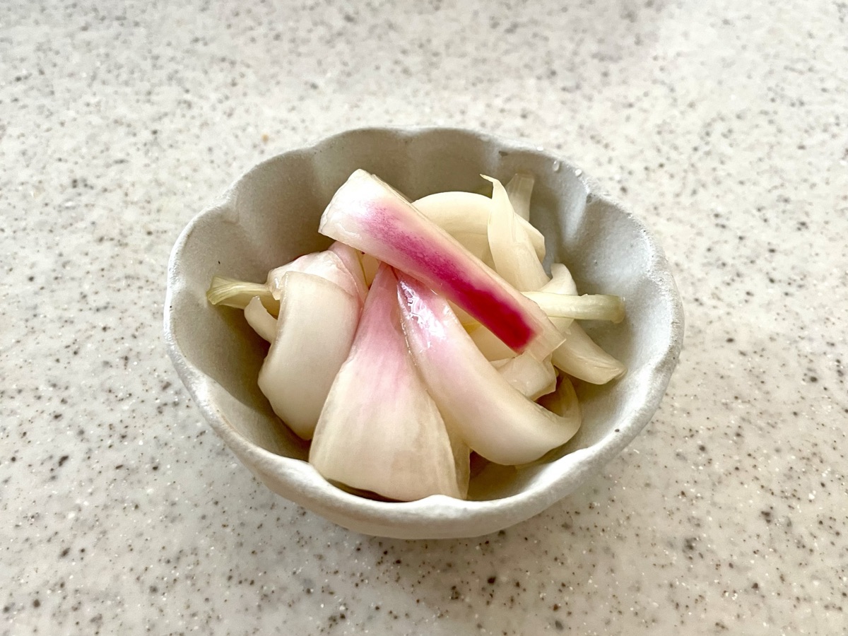 保存瓶の酢玉ねぎ|常備菜のイメージ