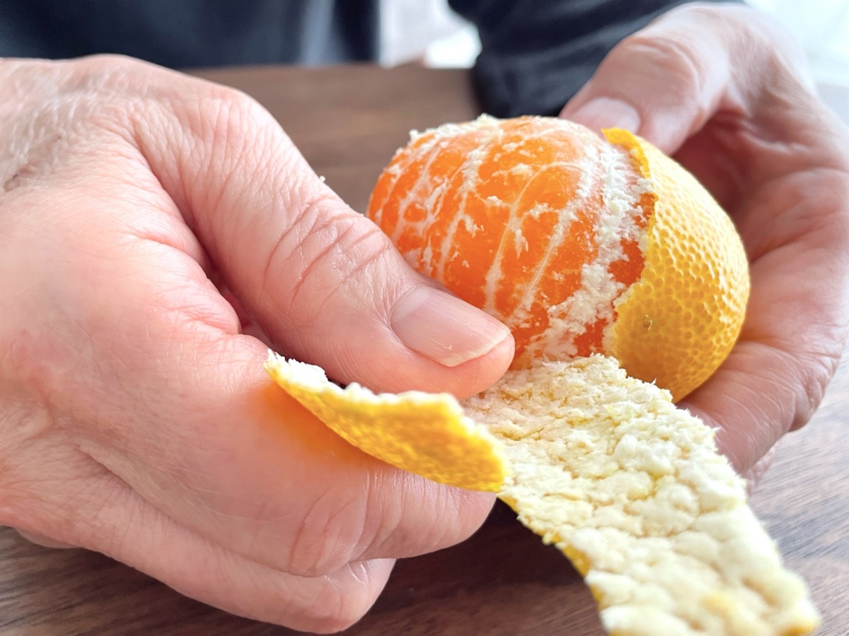 みかんを剥く|食べ方のイメージ
