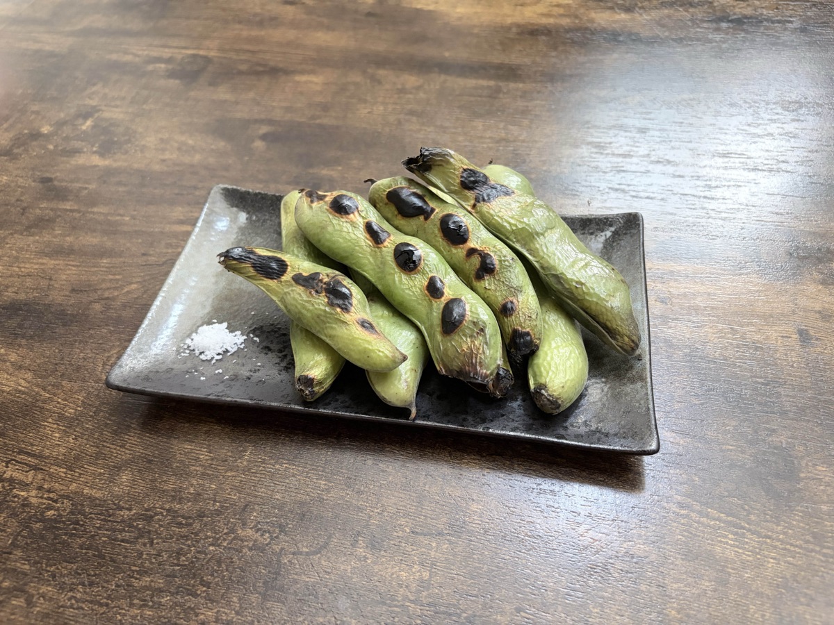 そら豆をさやごと焼く｜食べ方のイメージ