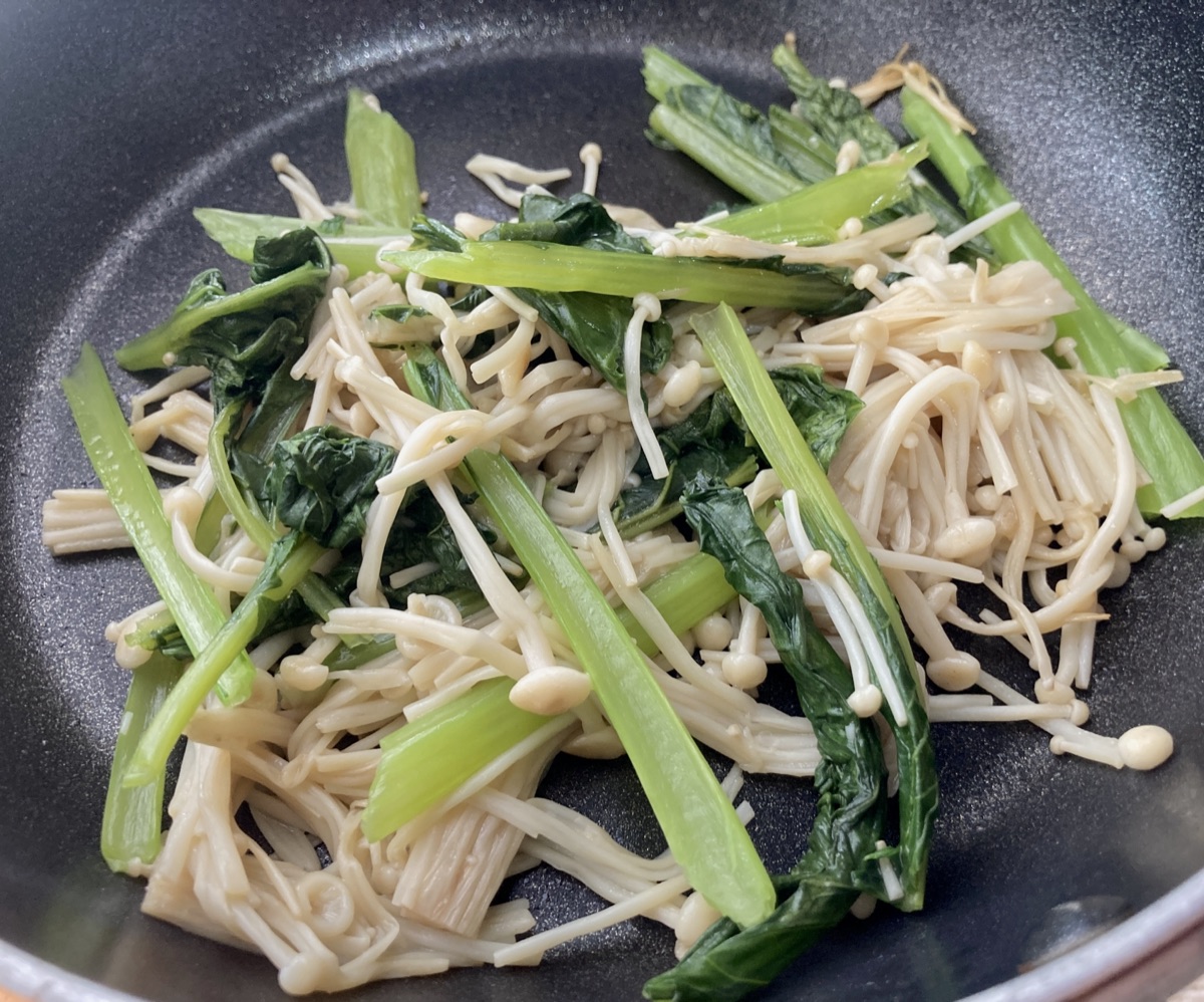 加熱したえのき料理｜火を通して食べるイメージ