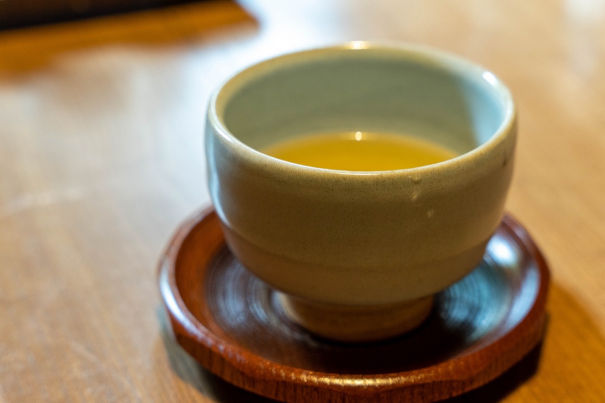 そば茶の湯呑｜量を意識するイメージ